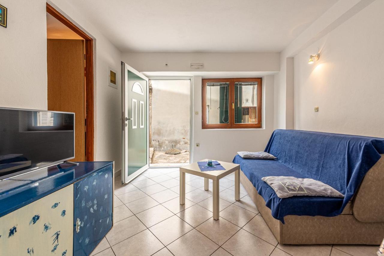 Apartment Bura Primosten Exterior photo